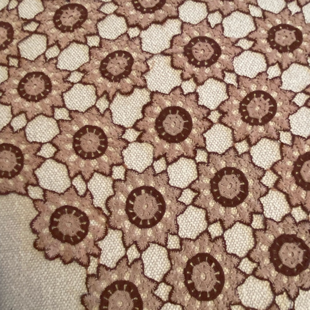 Hand Made Table Topper Decoration - Picture 3 of 4